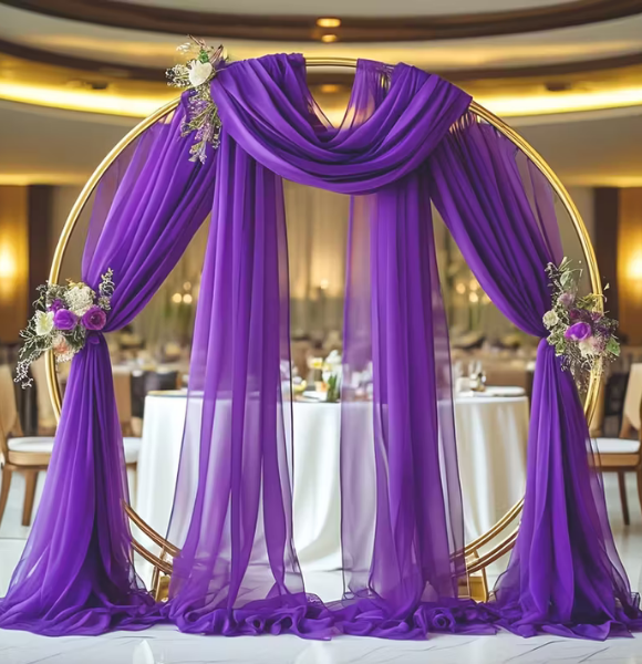 Imagen decoración arco con tela y flores